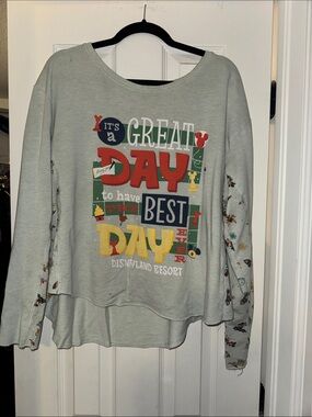 Disney Light Gray ‘Great Day to Have the Best Day’ Long Sleeve Tee